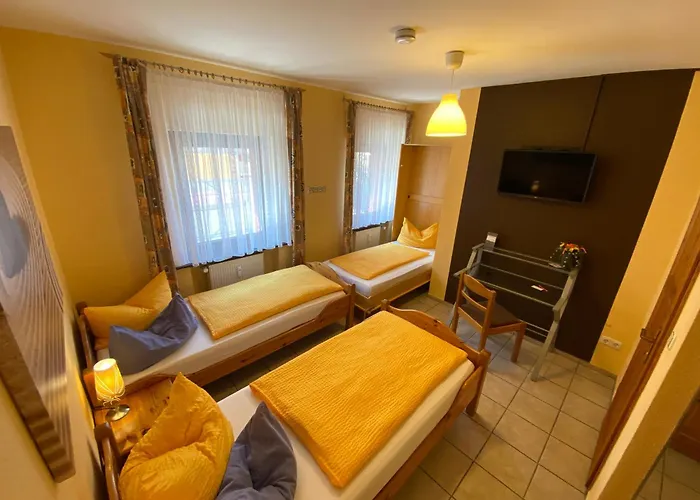 Gute Nacht Hotel *