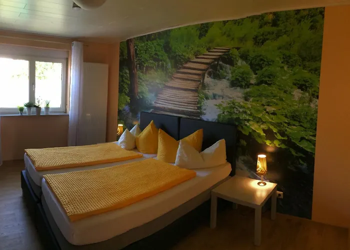 Gute Nacht Hotel *
