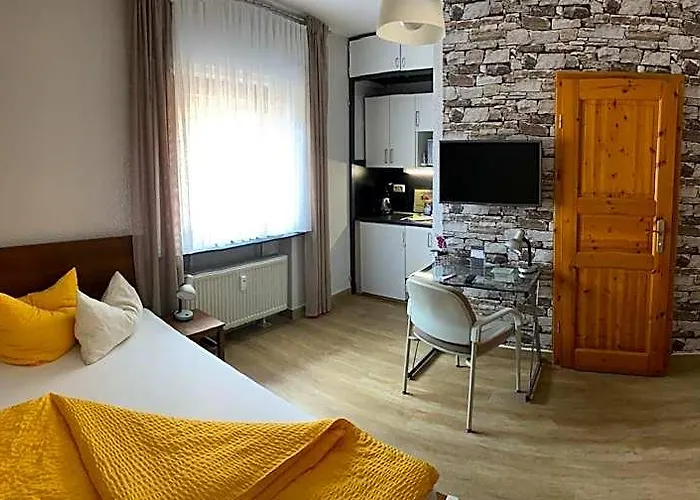 Gute Nacht Hotel *