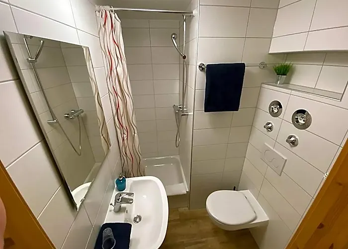 Gute Nacht Hotel *
